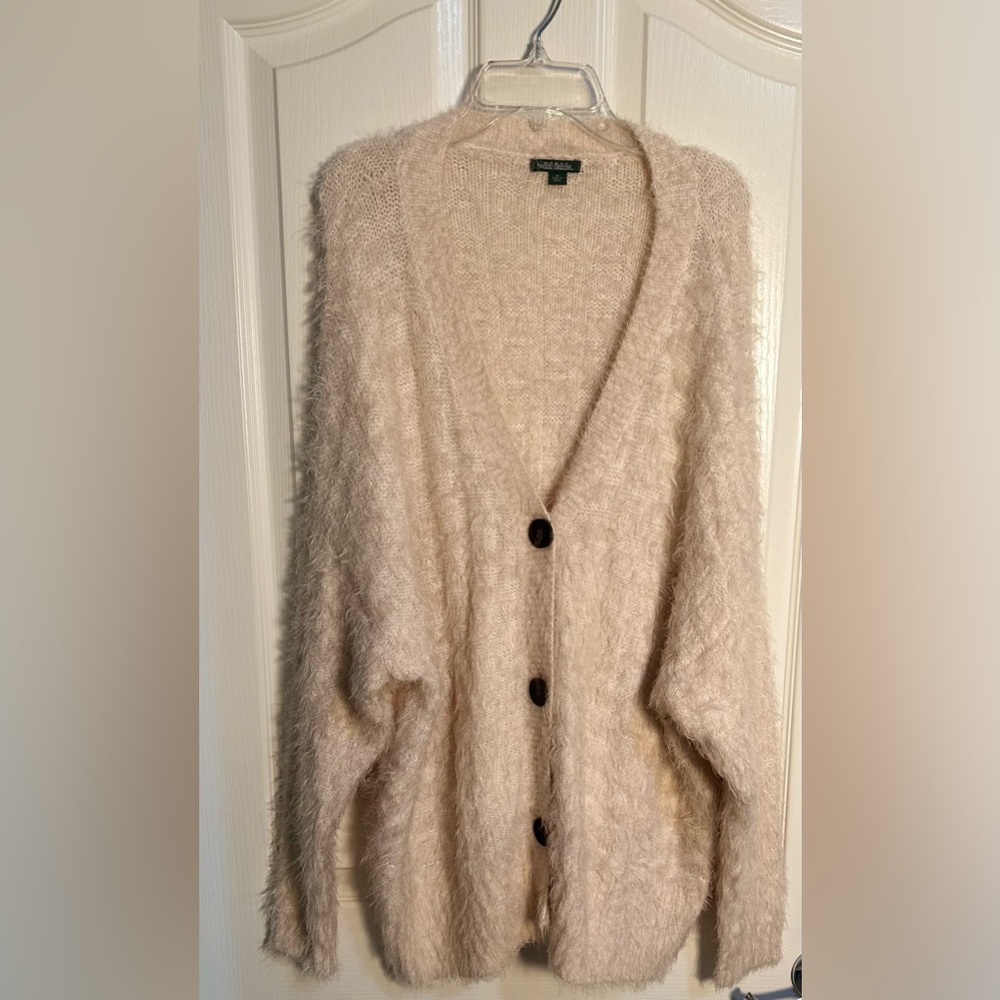 NWOT‎ Women’s Wild Fable Oversized Button Eyelash Fuzzy Beige Cream Cardigan M